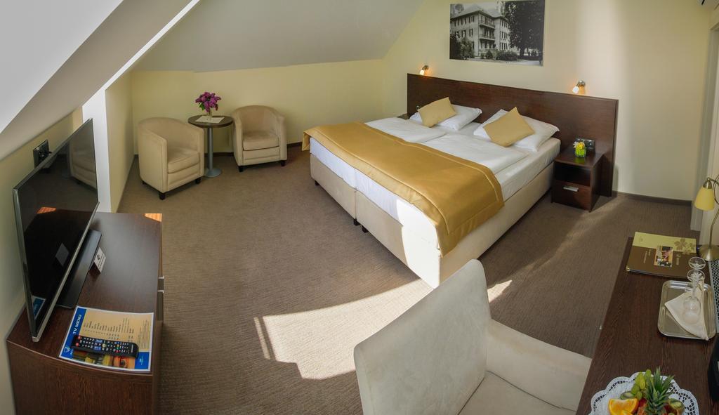 Hotel Ensana Pro Patria Pieszczany Zewnętrze zdjęcie