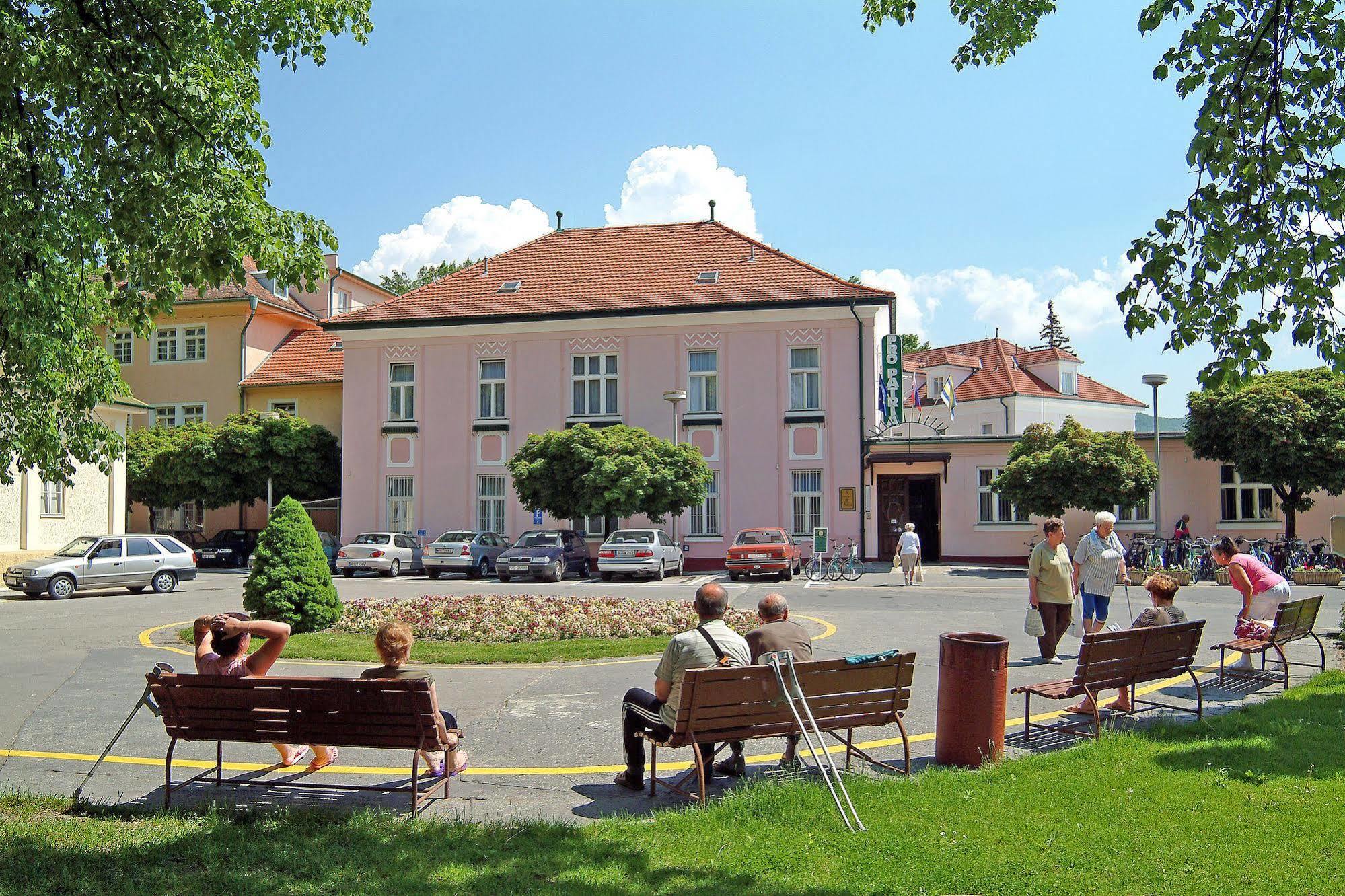 Hotel Ensana Pro Patria Pieszczany Zewnętrze zdjęcie