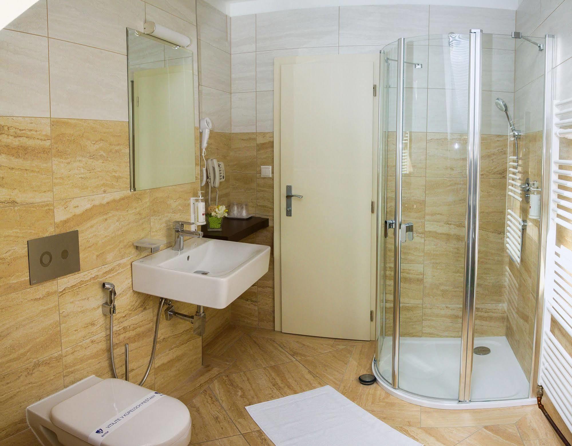 Hotel Ensana Pro Patria Pieszczany Zewnętrze zdjęcie