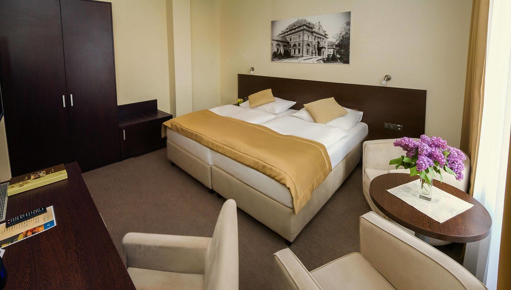 Hotel Ensana Pro Patria Pieszczany Zewnętrze zdjęcie